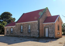 Clinton Centre Uniting Church - Original building and porch 13-03-2025 - Derek Flannery
