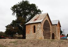 Greendale Anglican Church - Former 30-03-2013 - Lawrencew - See Note.